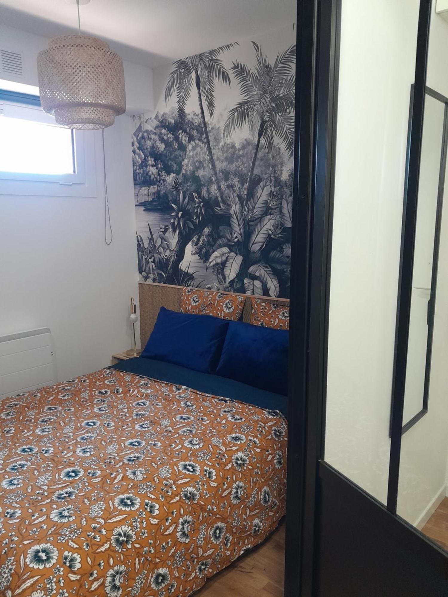Joli 2 Pieces Sur Le Port Avec Piscine, Terrasse, Parking
