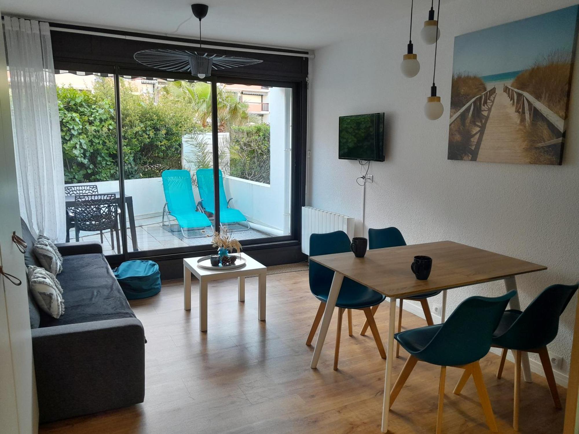 Joli 2 Pieces Sur Le Port Avec Piscine, Terrasse, Parking *